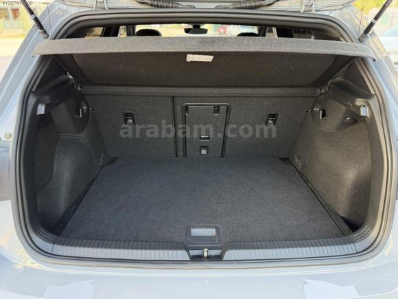 2024 MODEL BOYASIZ SERVİS BAKIMLI 51 BİN KM de R-LİNE GOLF 8.5