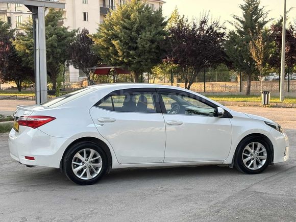 //HK AUTO//TOYOTA COROLLA 1.4 D-4D ACTİVE BOYASIZ BAKIMLI