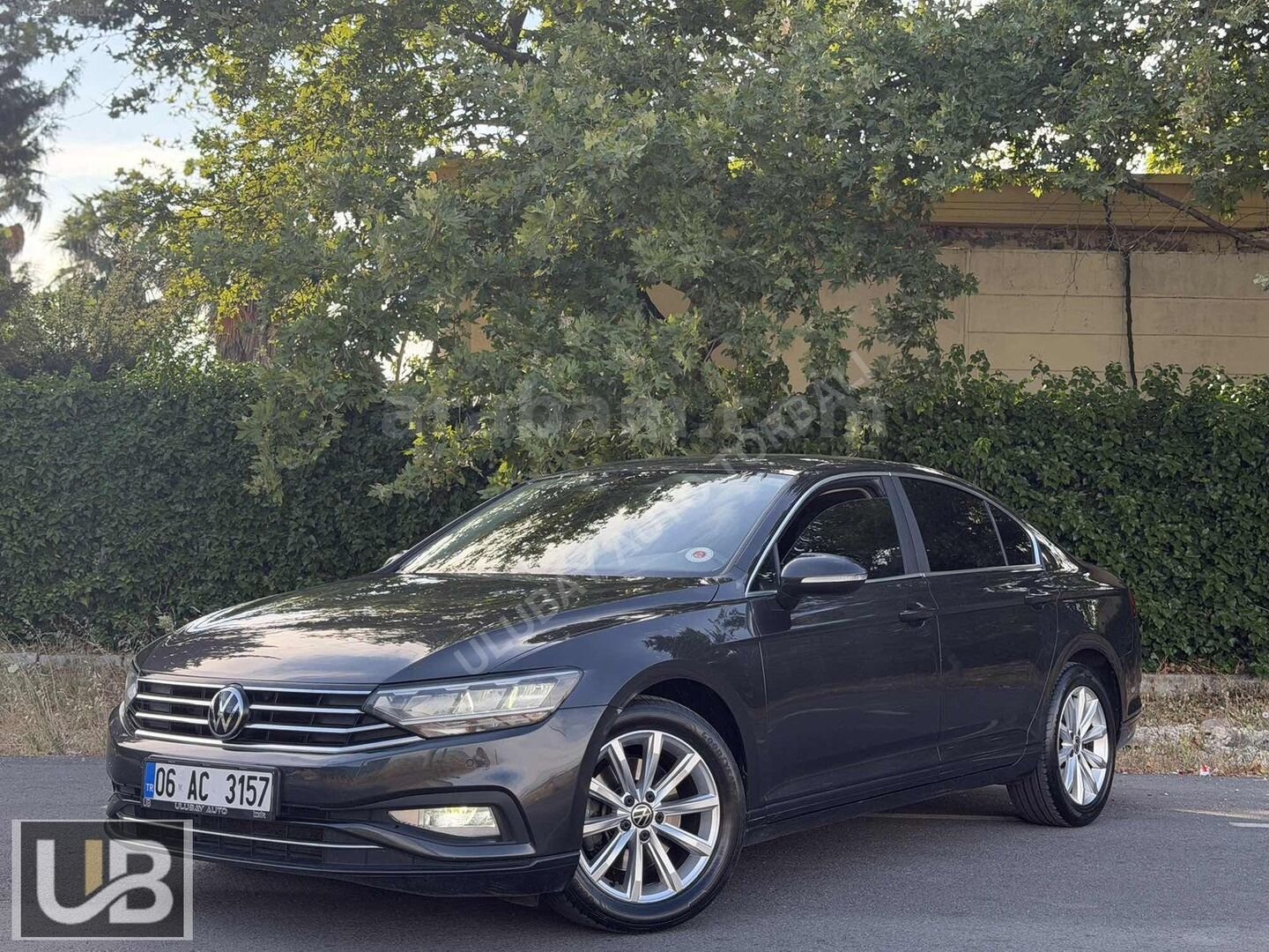Galeriden Volkswagen Passat 1.6 TDi BlueMotion Business 2020 Model İzmir 175.000 km Gri 1