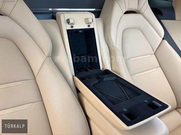 TÜRKALP PLAZA'DAN PORSCHE PANAMERA4 EXECUTİVE LONG BAYİİ HATASIZ