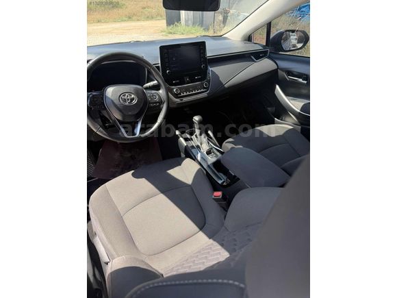 2021 model Toyota Corolla Hybrit 75 bin km