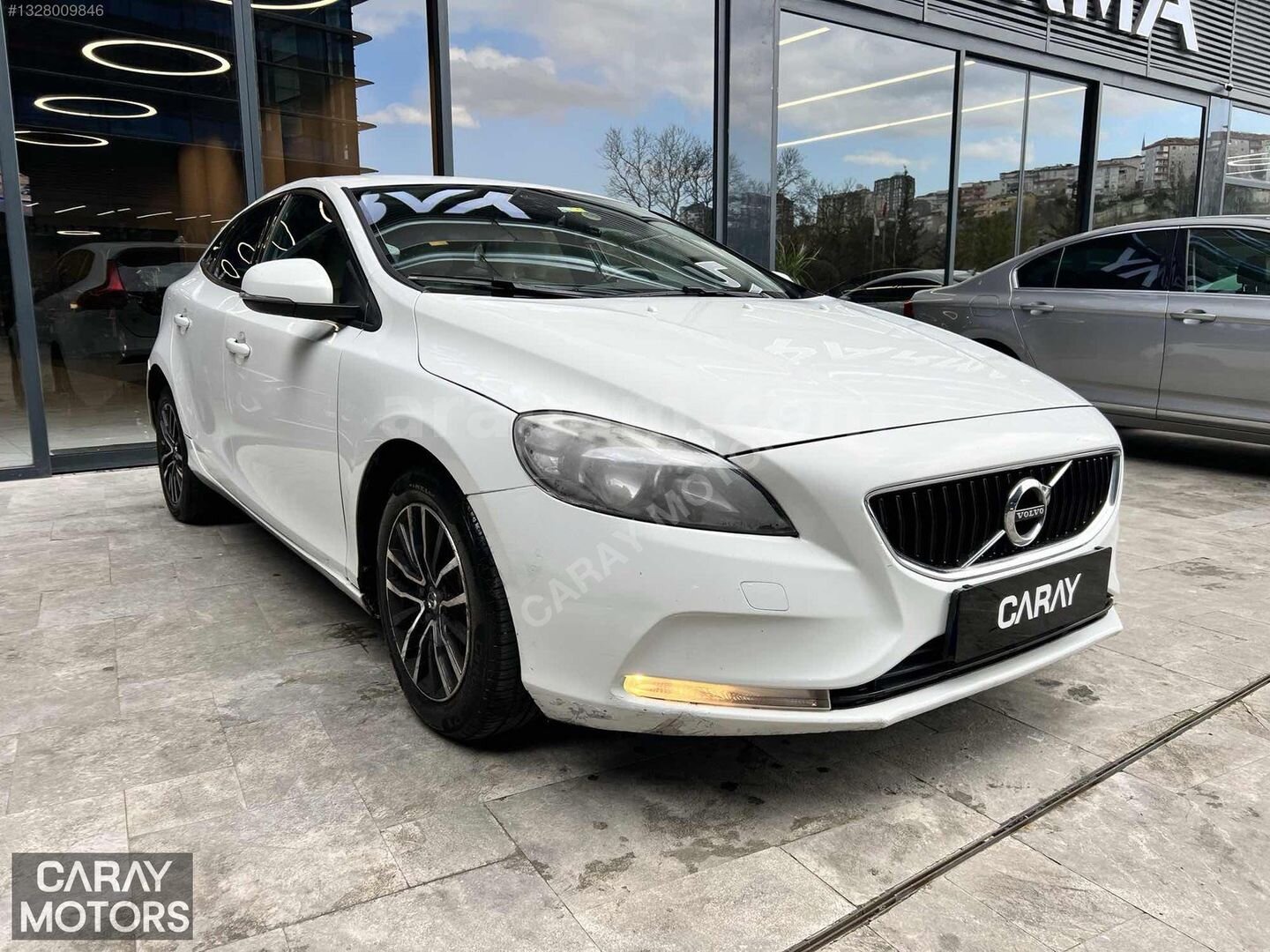 Galeriden Volvo V40 1.5 Inscription 2016 Model İstanbul 195.000 km Beyaz 4