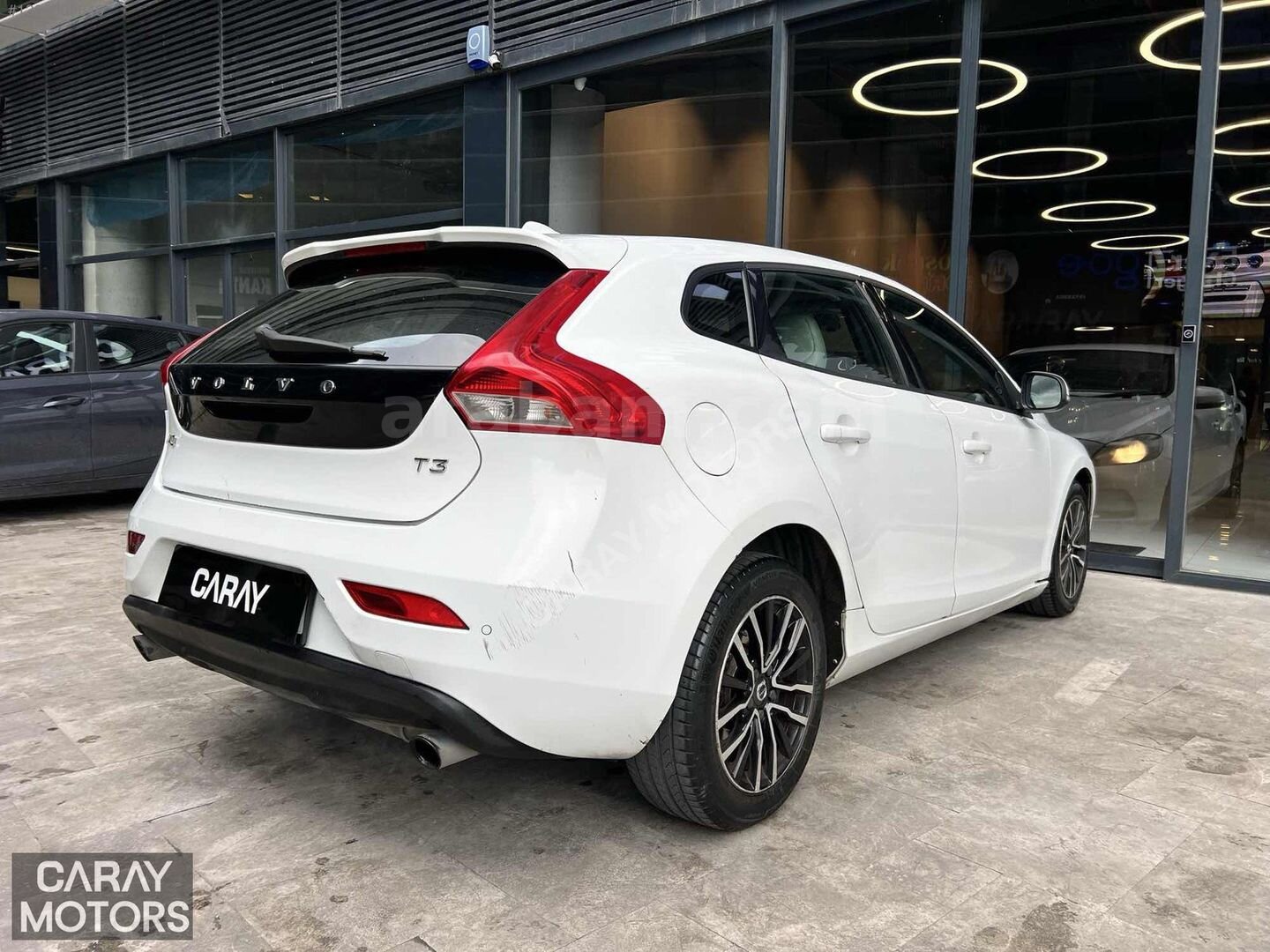 Galeriden Volvo V40 1.5 Inscription 2016 Model İstanbul 195.000 km Beyaz 7