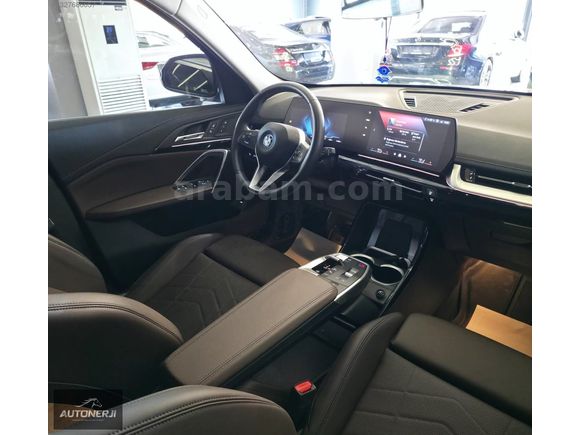 AUTONERJİ'DEN 2024 BMW İX1 eDRİVE20 TABA DERİ ISITMA E SİM 204HP