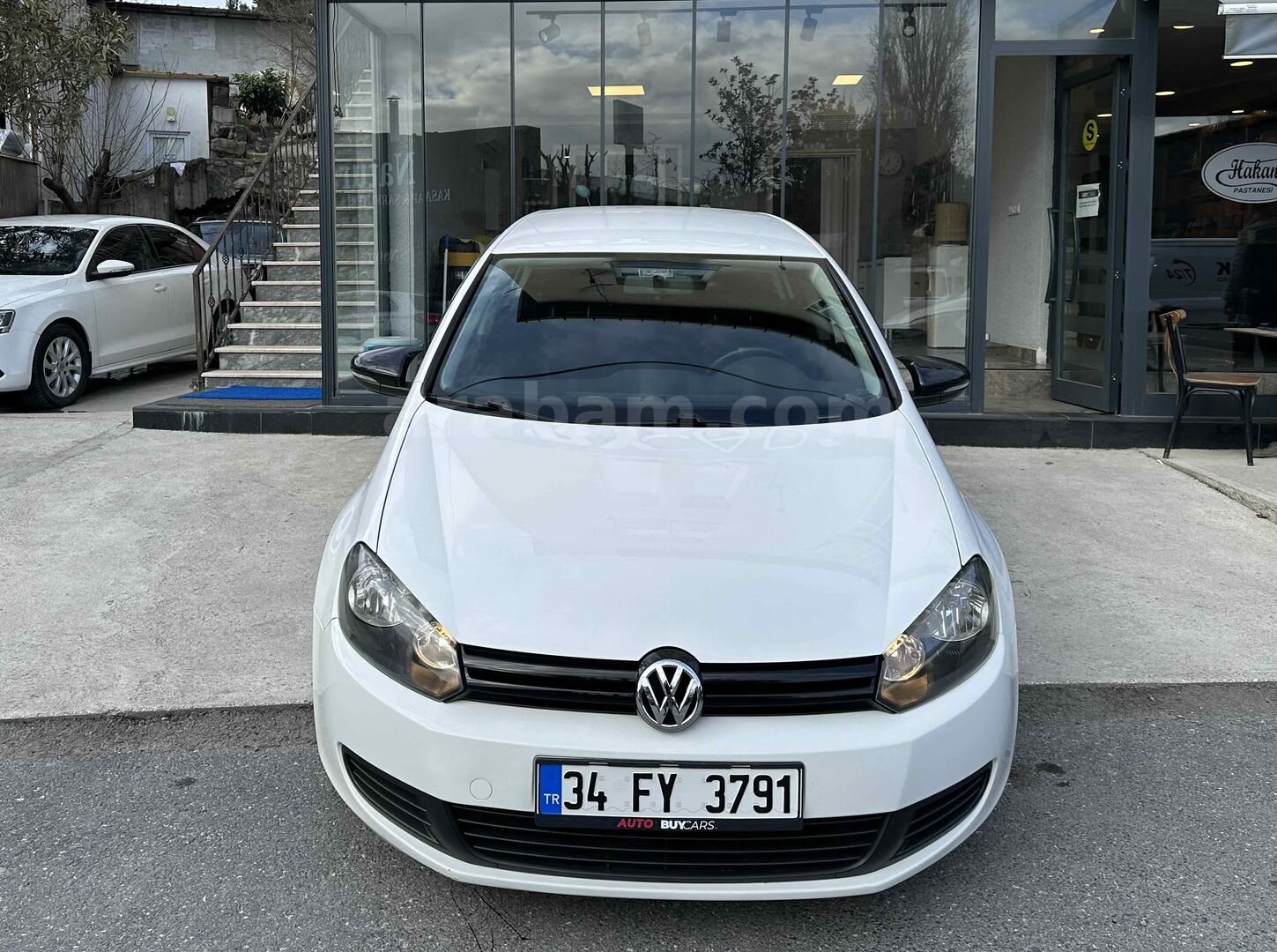 Galeriden Volkswagen Golf 1.6 Trendline 2009 Model İstanbul 99.500 km Beyaz 2
