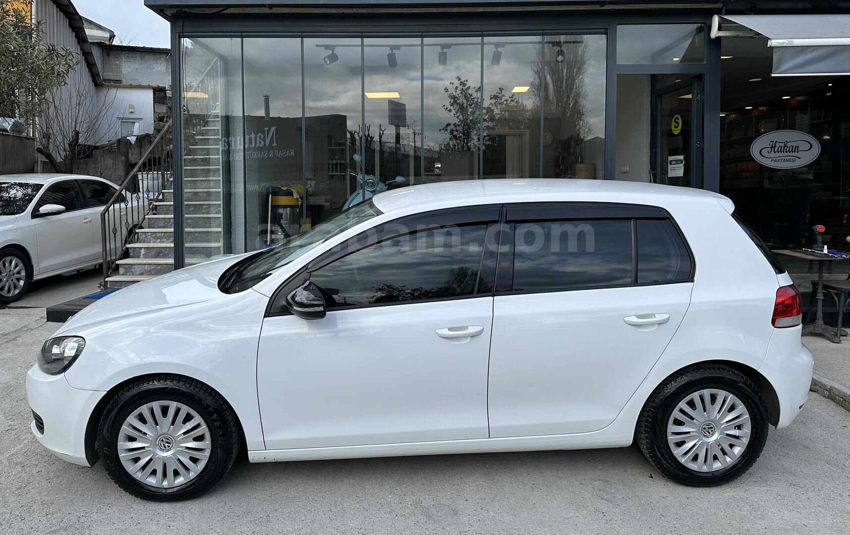 Galeriden Volkswagen Golf 1.6 Trendline 2009 Model İstanbul 99.500 km Beyaz 5