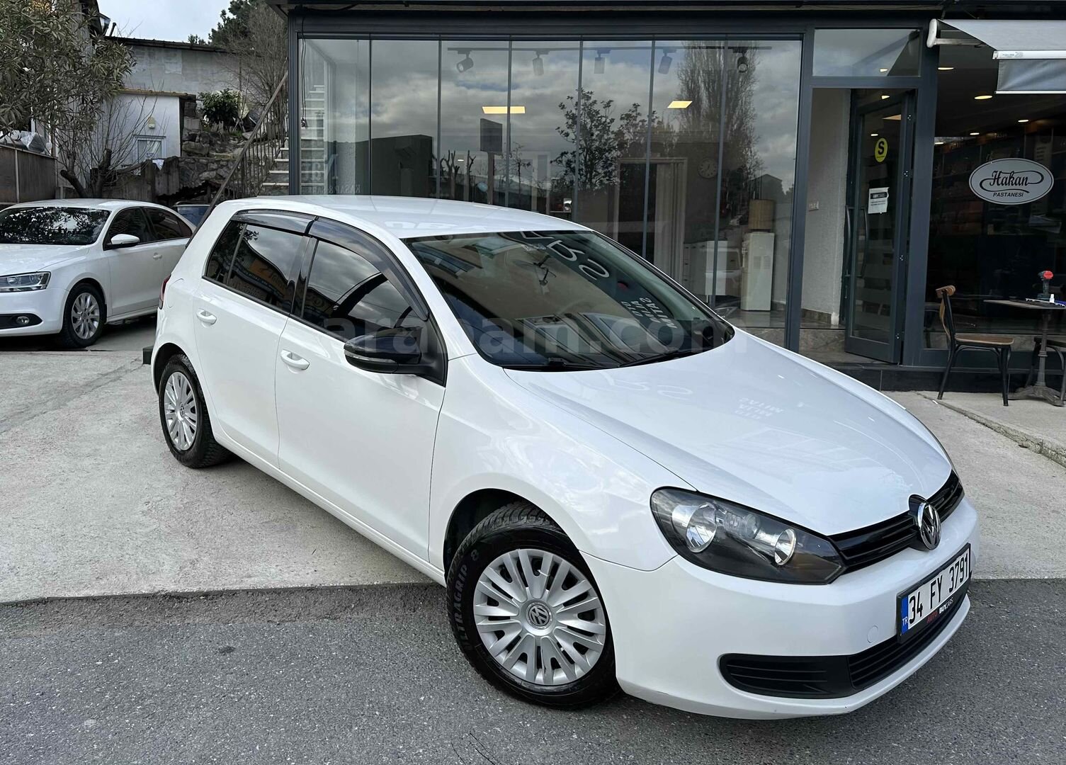 Galeriden Volkswagen Golf 1.6 Trendline 2009 Model İstanbul 99.500 km Beyaz 3