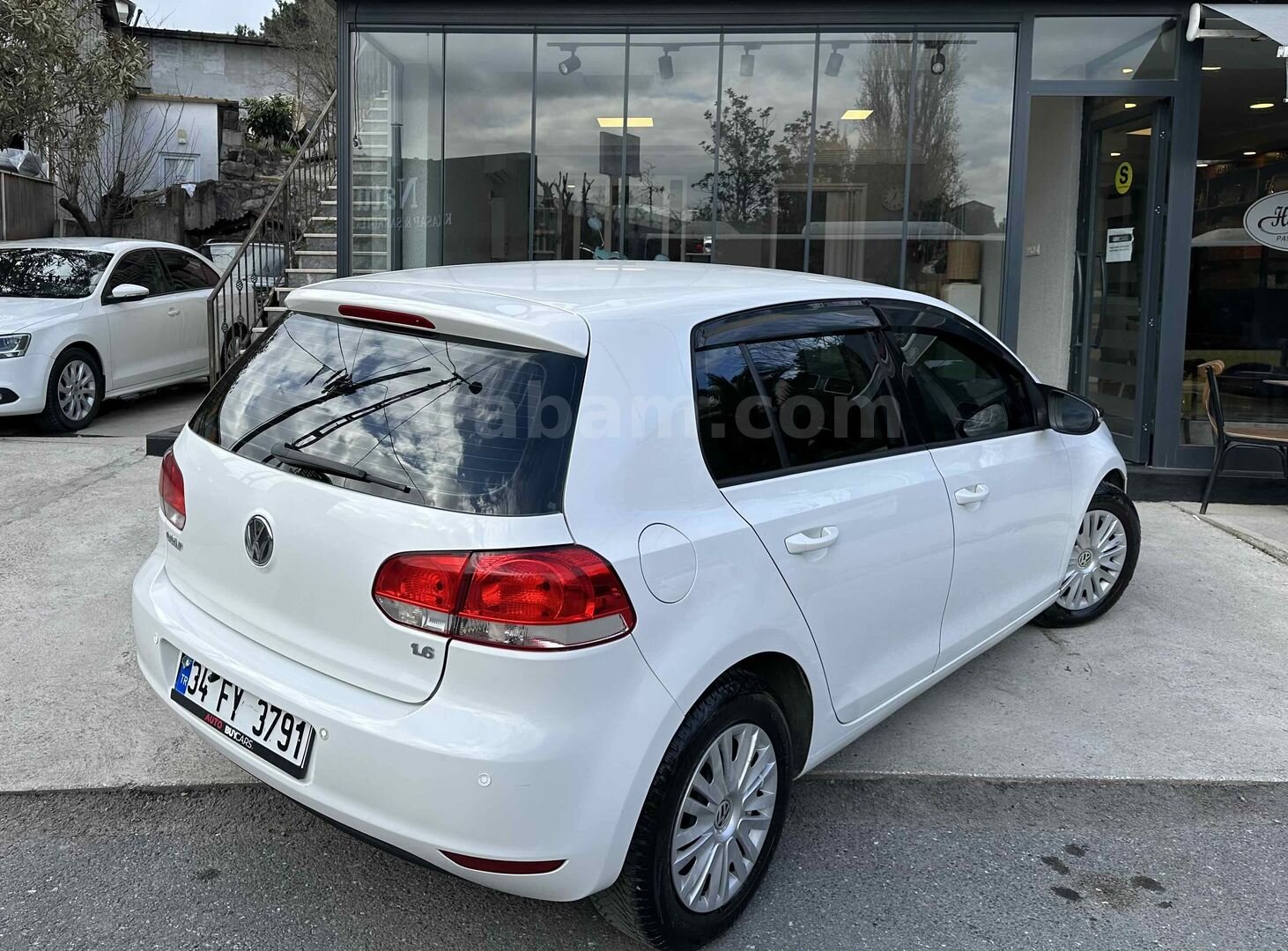 Galeriden Volkswagen Golf 1.6 Trendline 2009 Model İstanbul 99.500 km Beyaz 6