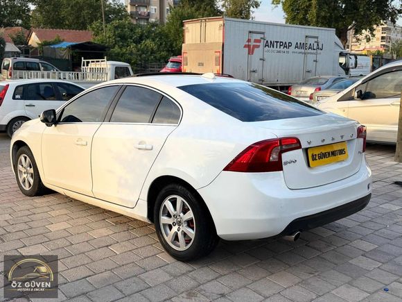CAM GİBİ VOLVO S 60 DİZEL OTOMOTİK FUL