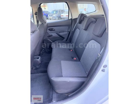 2022 DUSTER 135 BİN KM SERVİS BAKIMLI 4X4 DİZEL 0.99 KREDİ