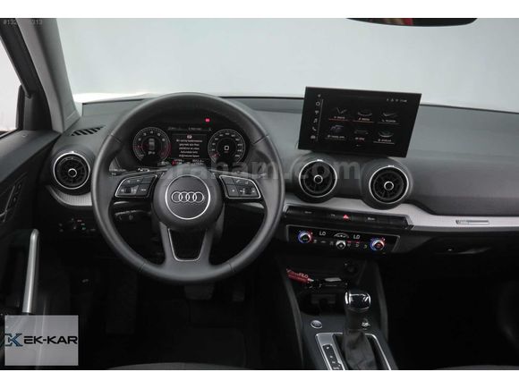 EKKAR OTODAN 2025 MODEL AUDİ Q2 35 TFSI ADVANCED GÜMÜŞ HATASIZ