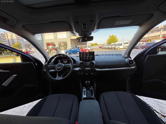 2025 MODEL AUDİ Q2 HATASIZ BOYASIZ CAM TAVANLI