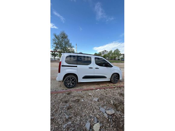 Sahibinden Opel Combo 1.5 CDTI Essential 2025 Model 