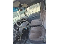 Sahibinden Mazda E 2200 Kasalı  Orjinal çitt teker kamyonettir   2007 sonu trafik çikislidir Kasa uzunluk 3.30 cm olup genus 215cm yukseklik 60 cm