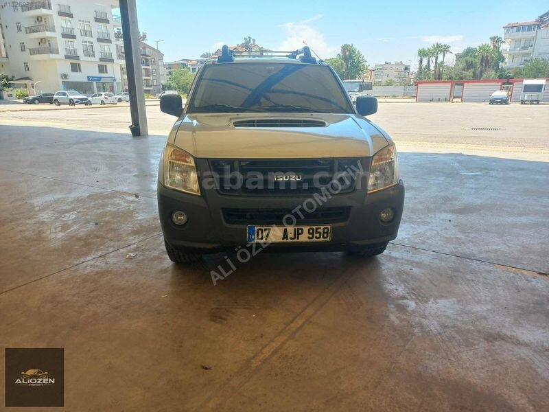 Galeriden Isuzu D-Max 2.5 4x2 2011 Model Antalya 315.000 km Gri 1