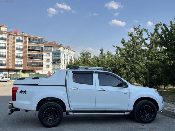D-MAX 4x4 V-Cross OTOMATİK FULL PAKET