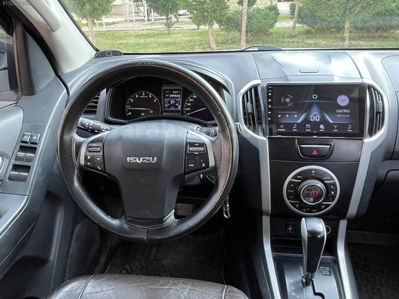 D-MAX 4x4 V-Cross OTOMATİK FULL PAKET