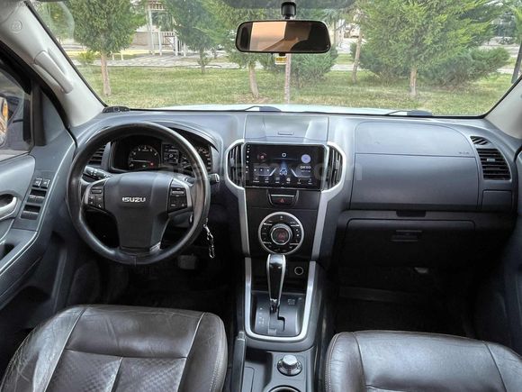 D-MAX 4x4 V-Cross OTOMATİK FULL PAKET