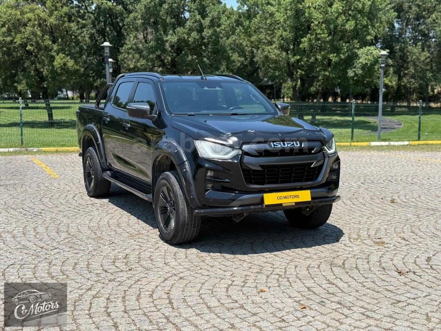 Galeriden Isuzu D-Max 1.9 D 4x4 V-Cross 2021 Model Bursa 142.000 km Siyah 4