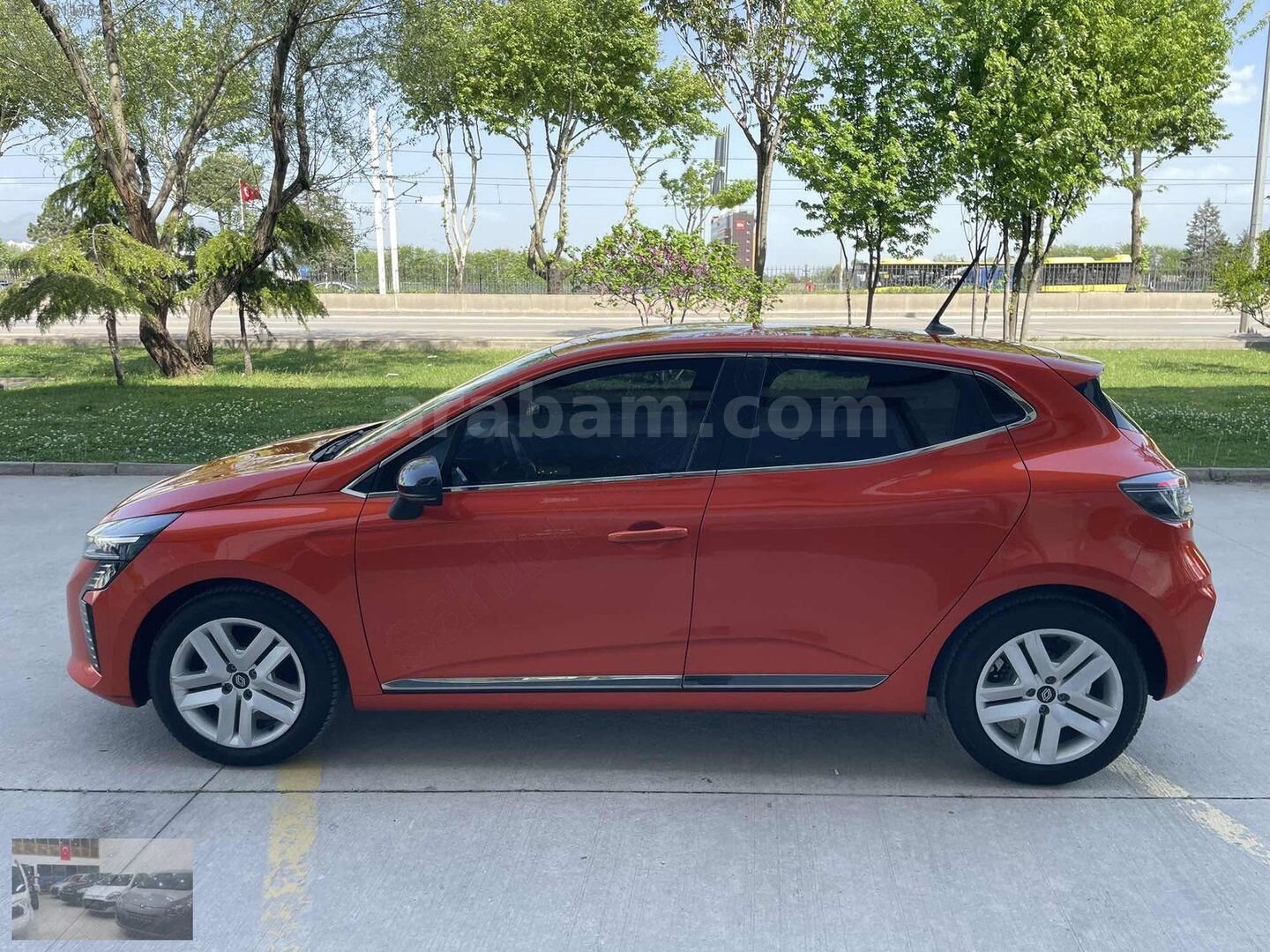 Galeriden Renault Clio 1.0 TCe Evolution 2024 Model Bursa 20.000 km Turuncu 4