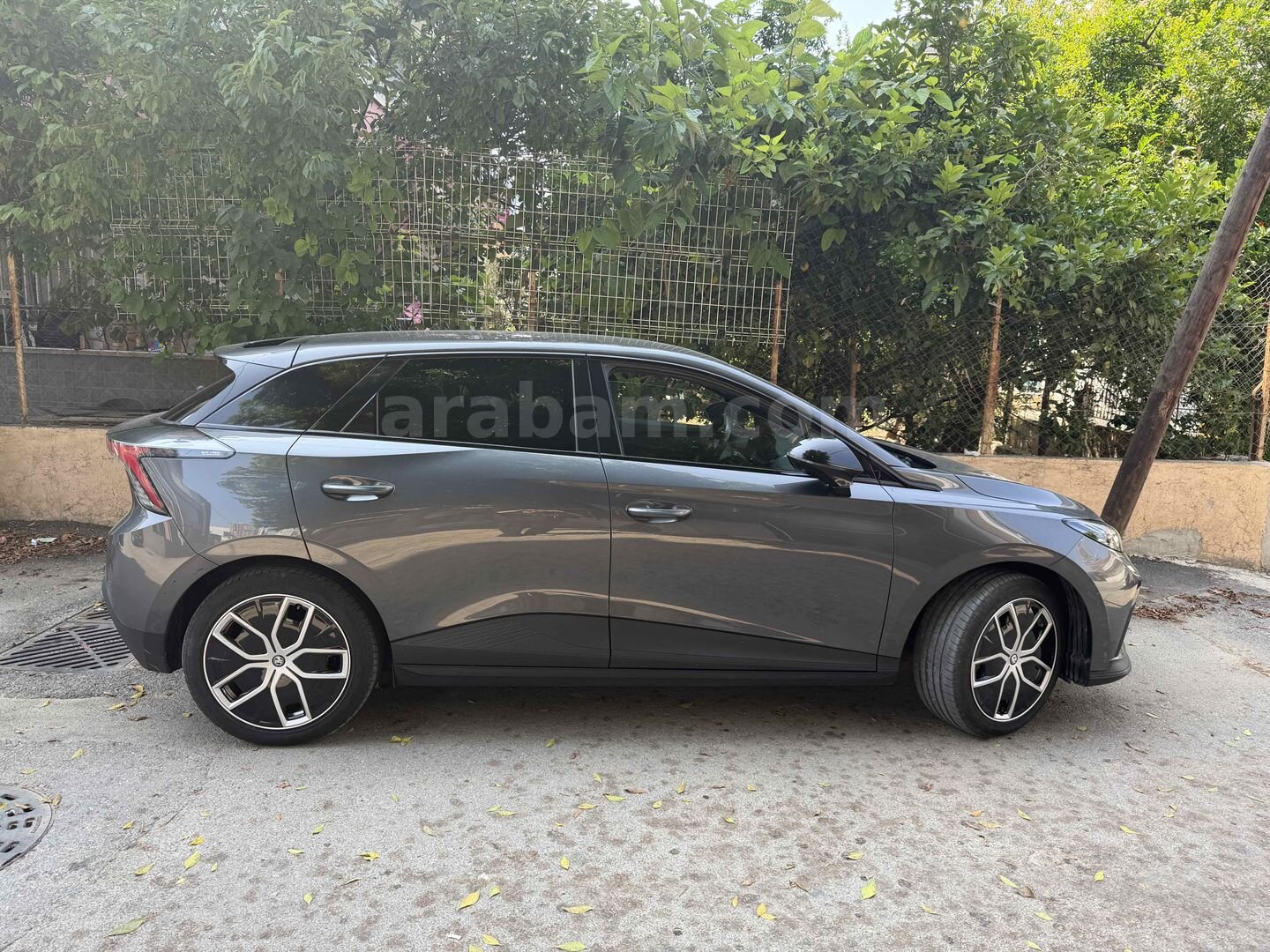 Sahibinden MG MG4 Luxury 2023 Model Mersin 20.700 km Gri (titanyum) 3