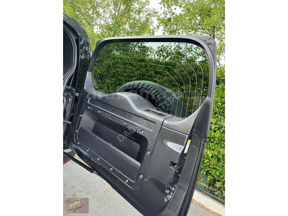 HATASIZ 2022 MODEL LAND ROVER DEFENDER BAYİİ ÇIKIŞLI