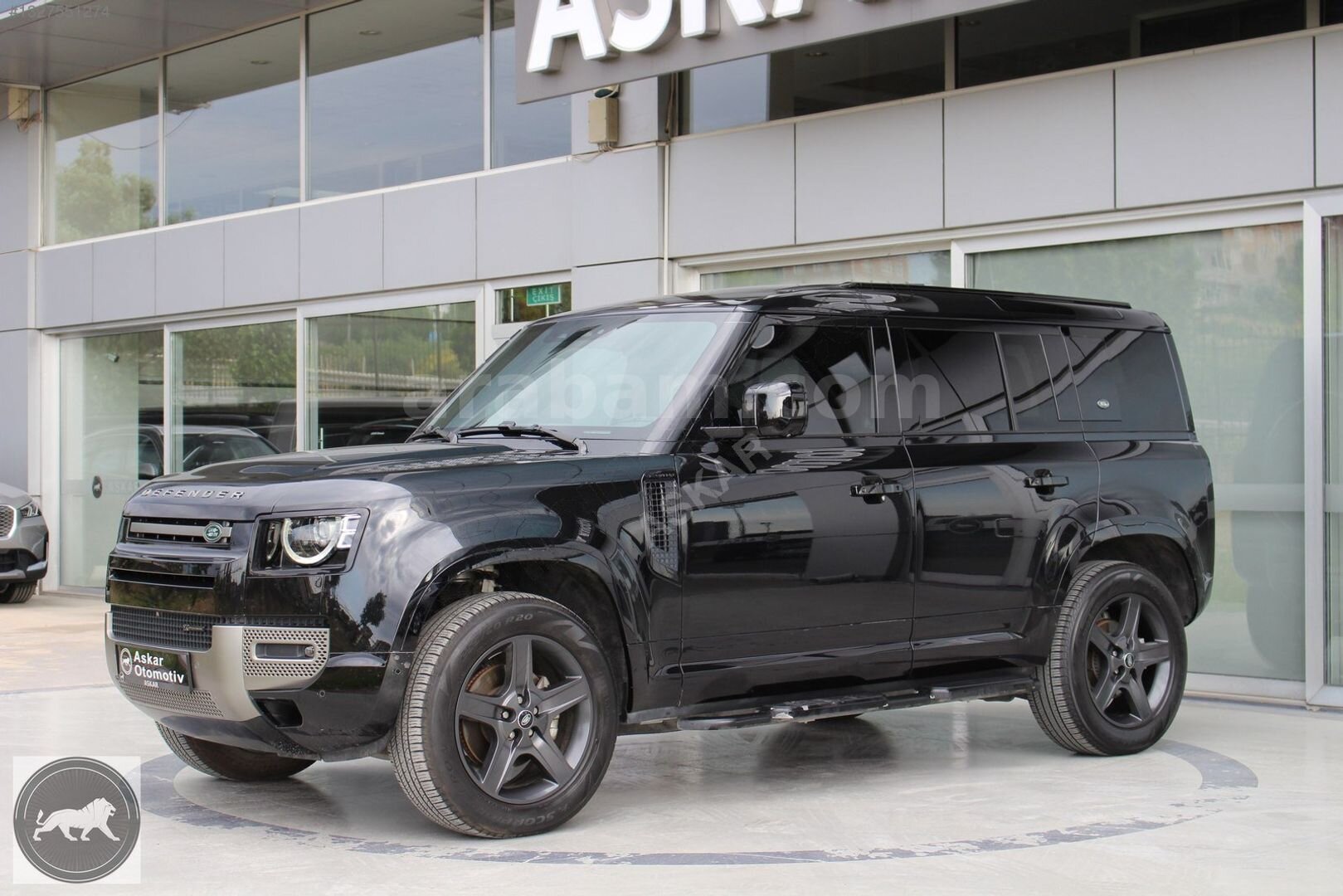 Galeriden Land Rover Defender 110 2.0 X-Dynamic SE 2023 Model İstanbul 36.500 km Siyah 6