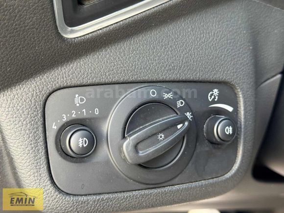 HATASIZ BOYASIZ ÇİZİKSİZ CAM TAVANLI FORD KUGA TİTANİUM