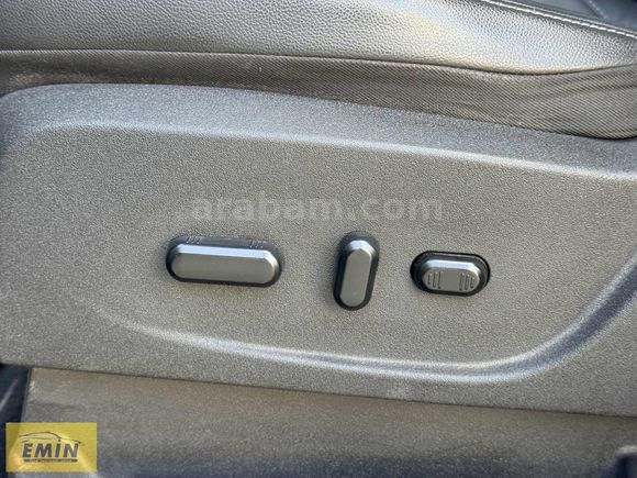 HATASIZ BOYASIZ ÇİZİKSİZ CAM TAVANLI FORD KUGA TİTANİUM