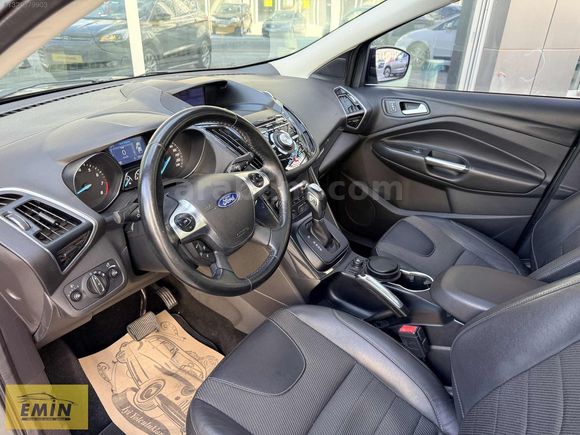 HATASIZ BOYASIZ ÇİZİKSİZ CAM TAVANLI FORD KUGA TİTANİUM