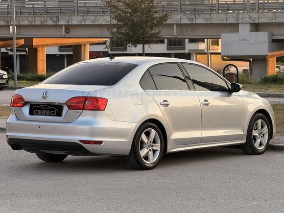 CEBECİ'DEN VW JETTA BAKIMLI