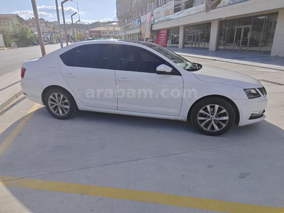 Sahibinden 2017 Octavia 1.6 TDI Style CR cam tavan