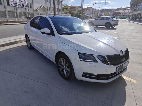Sahibinden 2017 Octavia 1.6 TDI Style CR cam tavan