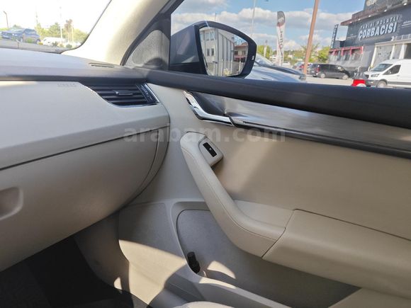 Sahibinden 2017 Octavia 1.6 TDI Style CR cam tavan