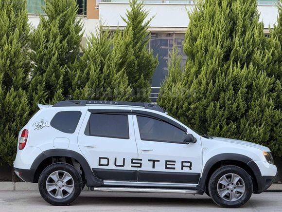 2015 MODEL 4x4 DUSTER LAUREATE