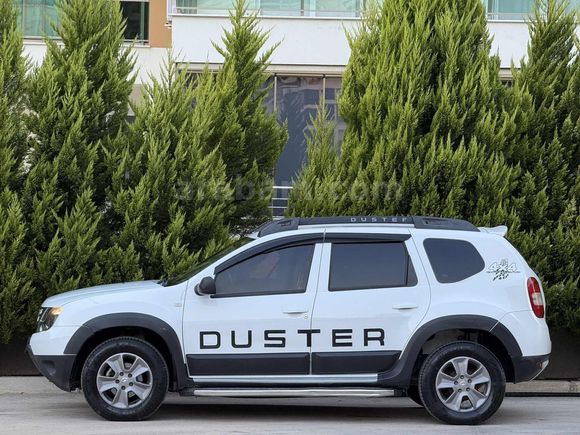 2015 MODEL 4x4 DUSTER LAUREATE
