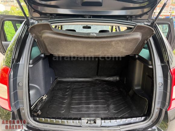AKÇA OTOMOTİVDEN 2015 MODEL 4X2 1.5DCİ DUSTER LAUREATE