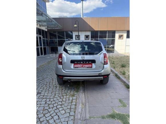 DUSTER 4X4 1.5 DCİ 110 LUK LAUREATE BAKIMLI VE TEMİZ