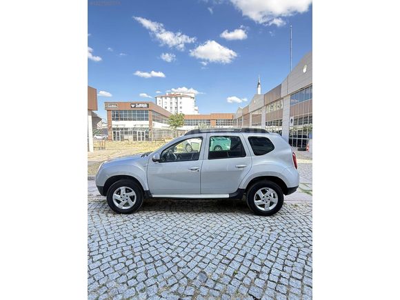 DUSTER 4X4 1.5 DCİ 110 LUK LAUREATE BAKIMLI VE TEMİZ