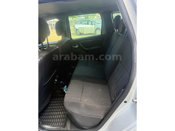 DUSTER 4X4 1.5 DCİ 110 LUK LAUREATE BAKIMLI VE TEMİZ