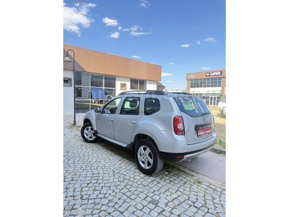 DUSTER 4X4 1.5 DCİ 110 LUK LAUREATE BAKIMLI VE TEMİZ