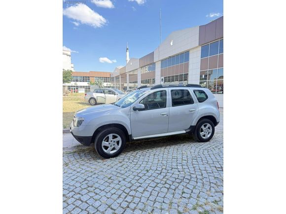 DUSTER 4X4 1.5 DCİ 110 LUK LAUREATE BAKIMLI VE TEMİZ