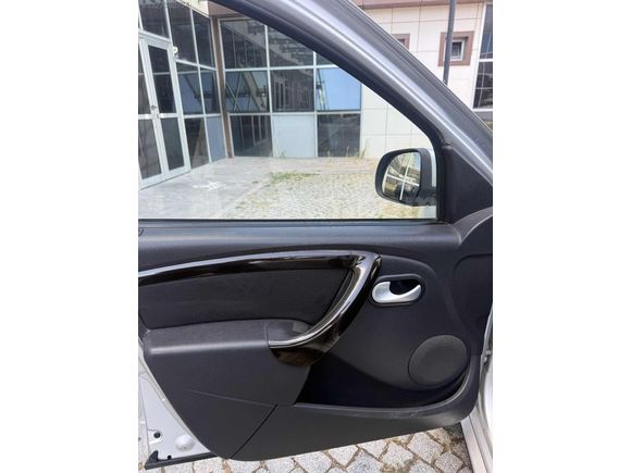 DUSTER 4X4 1.5 DCİ 110 LUK LAUREATE BAKIMLI VE TEMİZ