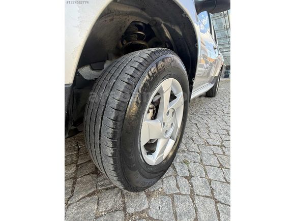 DUSTER 4X4 1.5 DCİ 110 LUK LAUREATE BAKIMLI VE TEMİZ