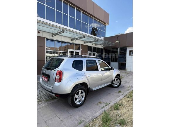 DUSTER 4X4 1.5 DCİ 110 LUK LAUREATE BAKIMLI VE TEMİZ