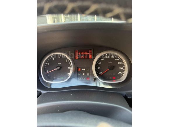 DUSTER 4X4 1.5 DCİ 110 LUK LAUREATE BAKIMLI VE TEMİZ