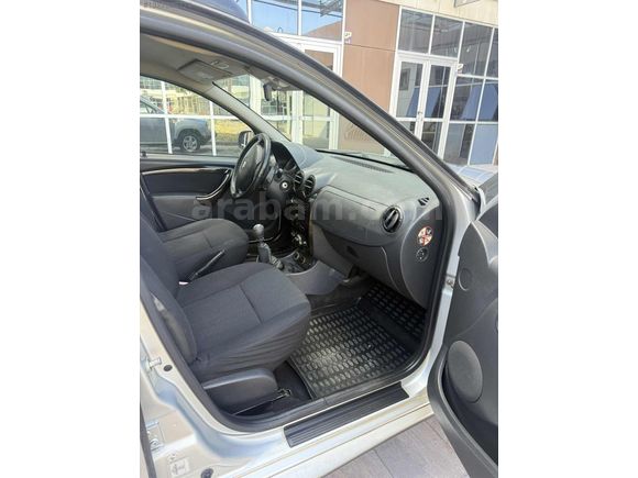 DUSTER 4X4 1.5 DCİ 110 LUK LAUREATE BAKIMLI VE TEMİZ