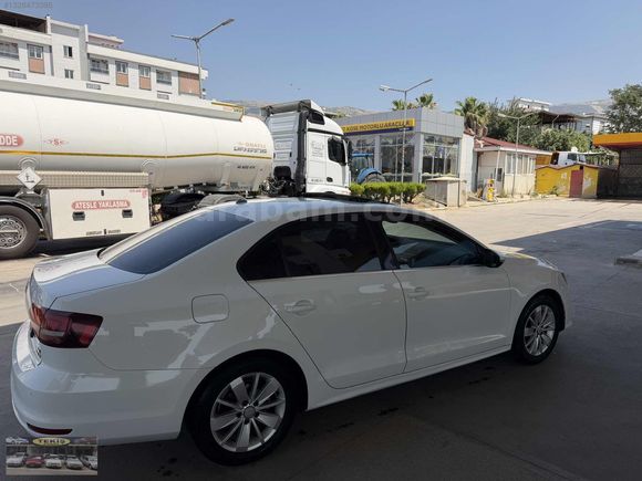 --- TEKİŞ'DEN BAKIMLI MASRAFSIZ SANROOFLU JETTA --