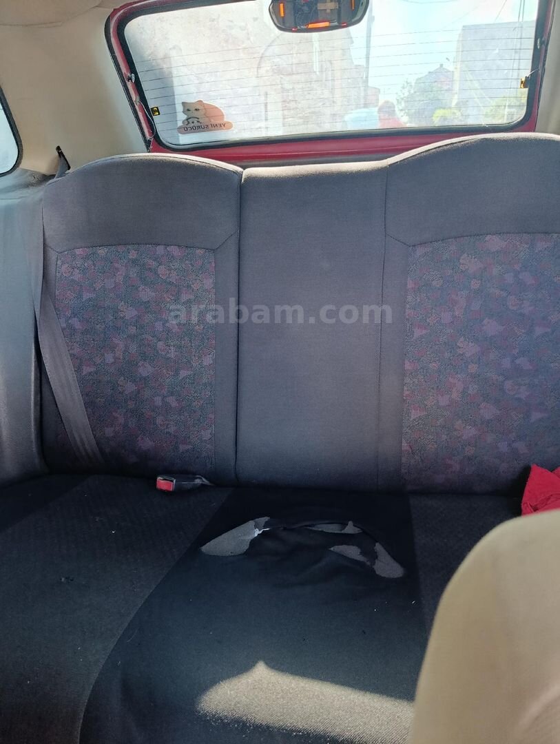 Sahibinden Mazda 323 1.5 Practica 1998 Model İstanbul 422.000 km Kırmızı 4