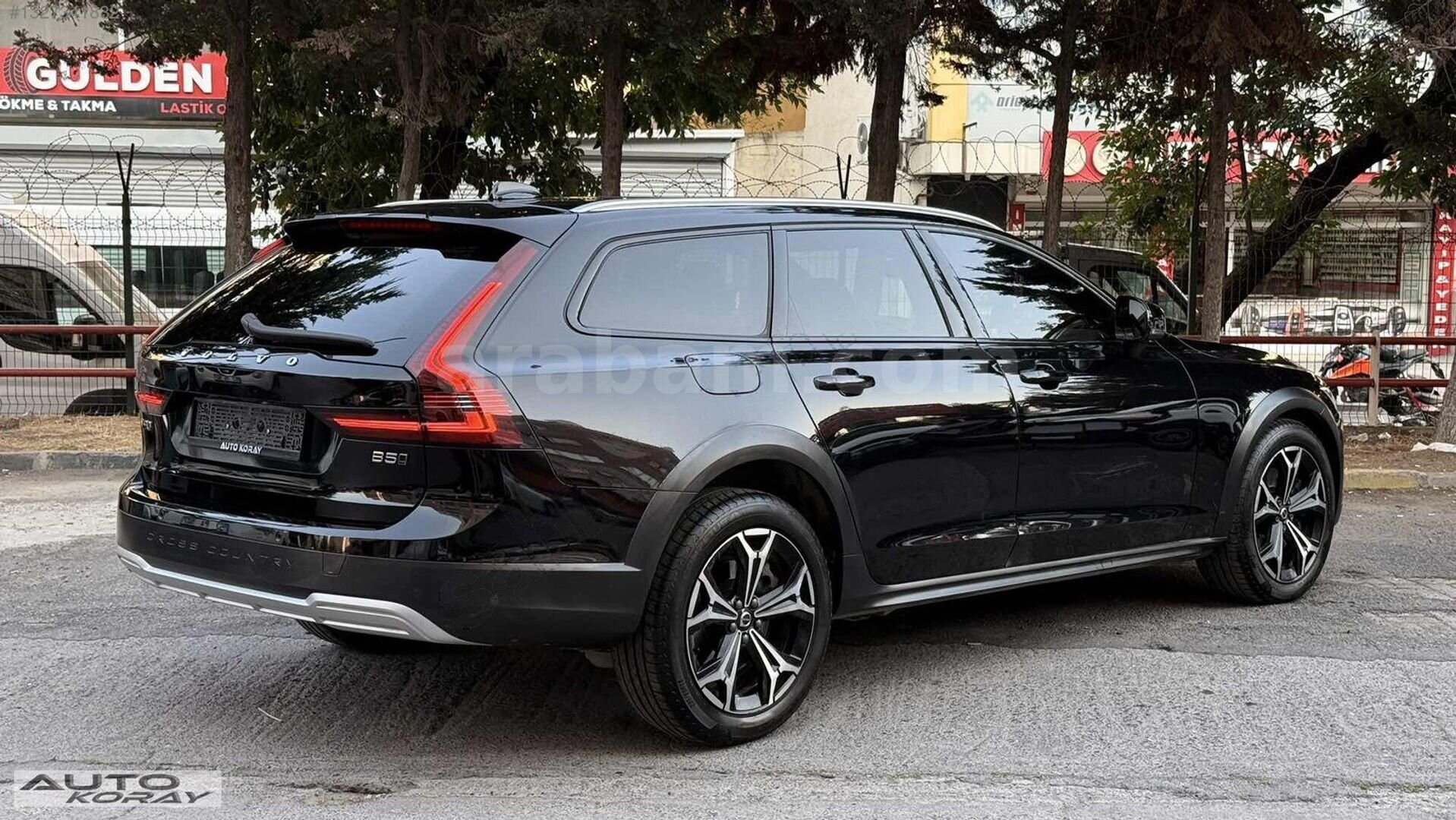 Galeriden Volvo V90 Cross Country 2.0 B5 Ultimate Bright 2023 Model İstanbul 80.000 km Siyah 6